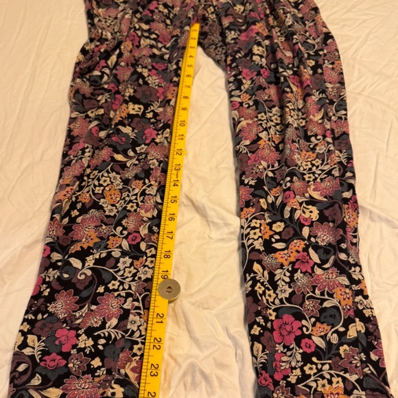 Cottagecore Floral Knit Pants – Discontinued Print 🌸🖤 - Picture 5 of 7
